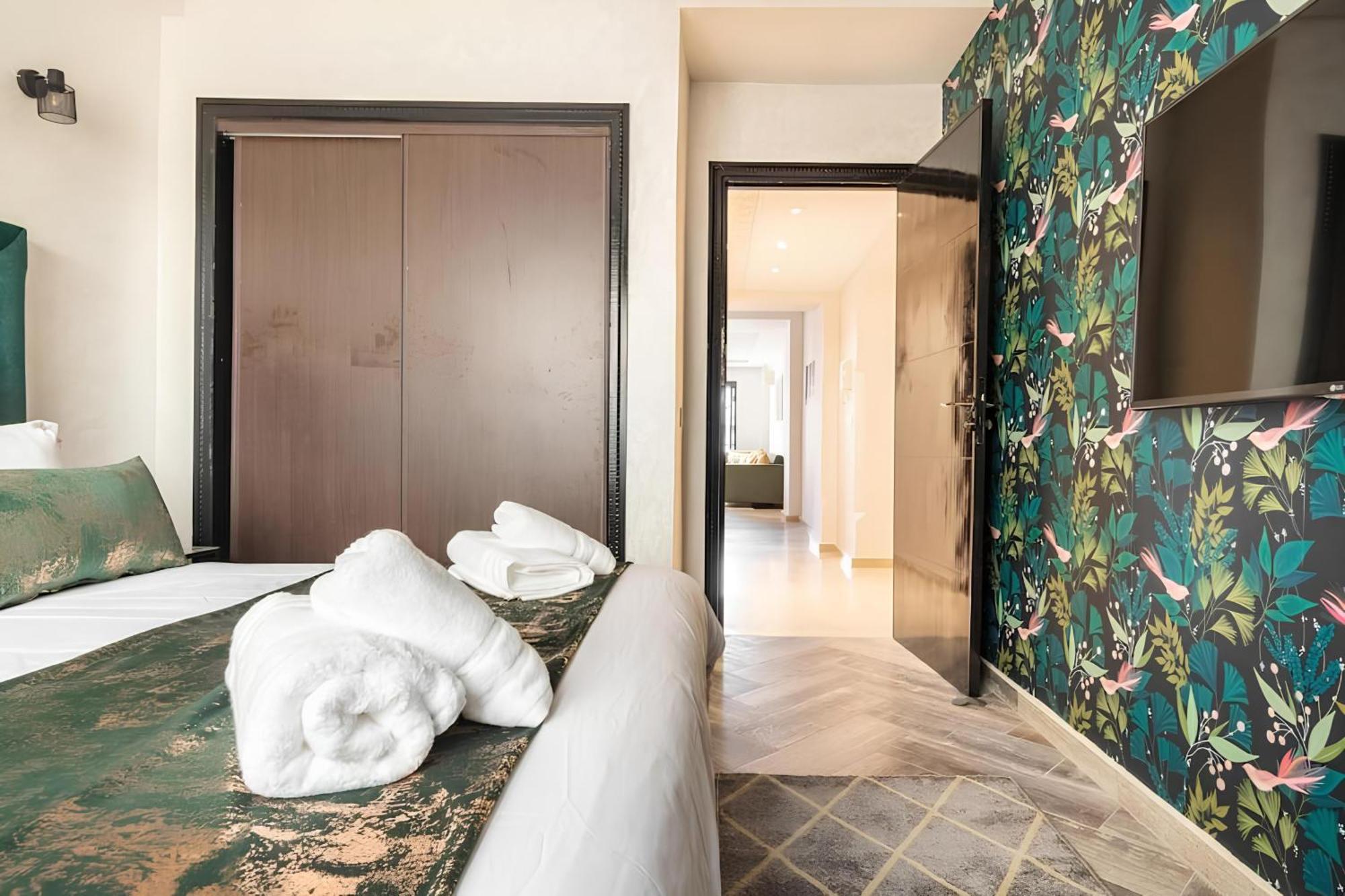 C-Appartement De Luxe Plein Centre De Gueliz Avec Piscine Parking Wifi Netflix Маракеш Екстериор снимка
