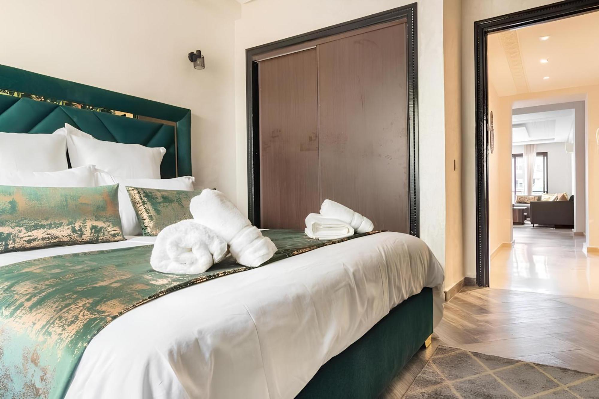 C-Appartement De Luxe Plein Centre De Gueliz Avec Piscine Parking Wifi Netflix Маракеш Екстериор снимка